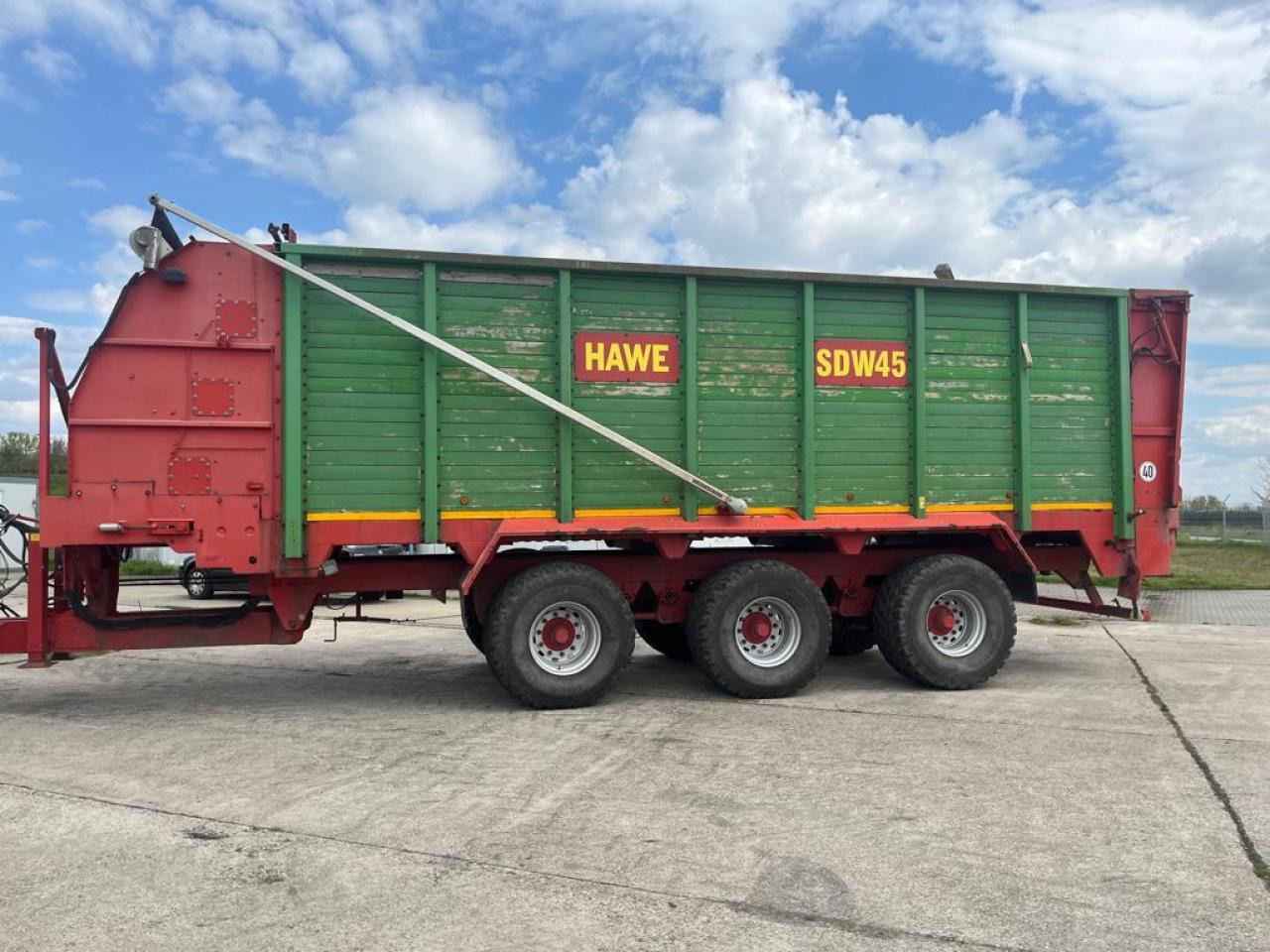 HAWE Tridem SDW 45T mit Kratzboden, Baujahr 2011 - Сельскохозяйственный прицеп-самосвал: фото 1 HAWE Tridem SDW 45T mit Kratzboden, Baujahr 2011 - Сельскохозяйственный прицеп-самосвал: фото 1