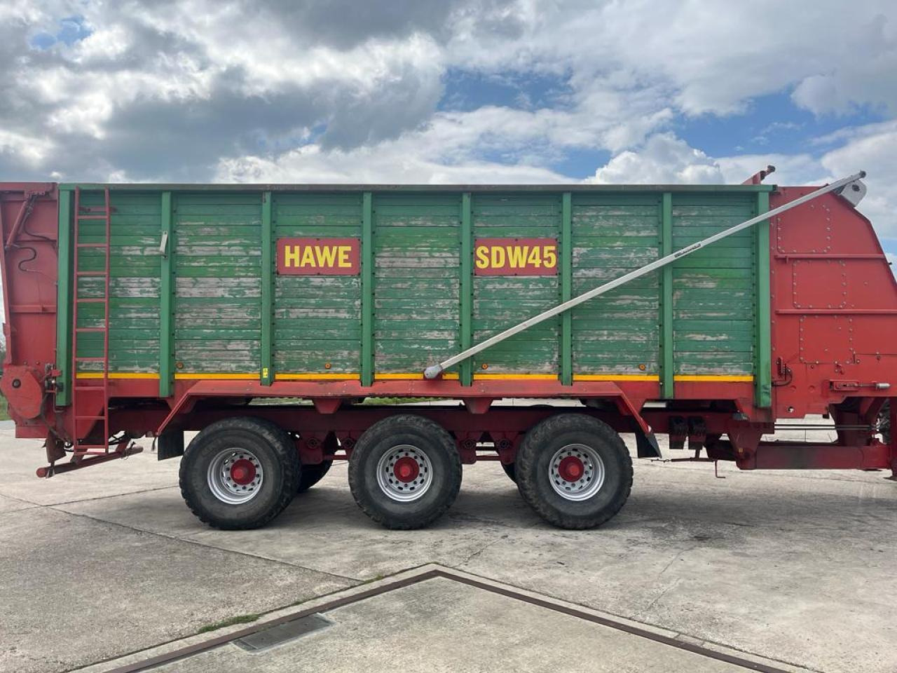 HAWE Tridem SDW 45T mit Kratzboden, Baujahr 2011 - Сельскохозяйственный прицеп-самосвал: фото 2 HAWE Tridem SDW 45T mit Kratzboden, Baujahr 2011 - Сельскохозяйственный прицеп-самосвал: фото 2