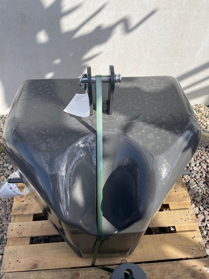 CLAAS Frontgewicht 1000 kg, NEU - Навесное оборудование: фото 5 CLAAS Frontgewicht 1000 kg, NEU - Навесное оборудование: фото 5