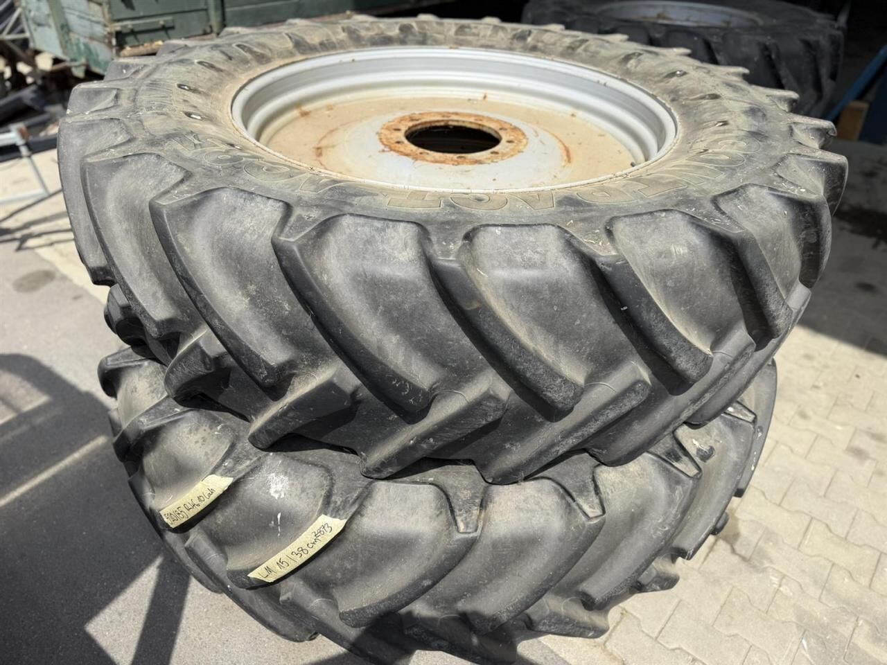 Fendt Pflegeräder 900 Vario 460/85 R30 520/85 R46 - Запчасти: фото 1 Fendt Pflegeräder 900 Vario 460/85 R30 520/85 R46 - Запчасти: фото 1
