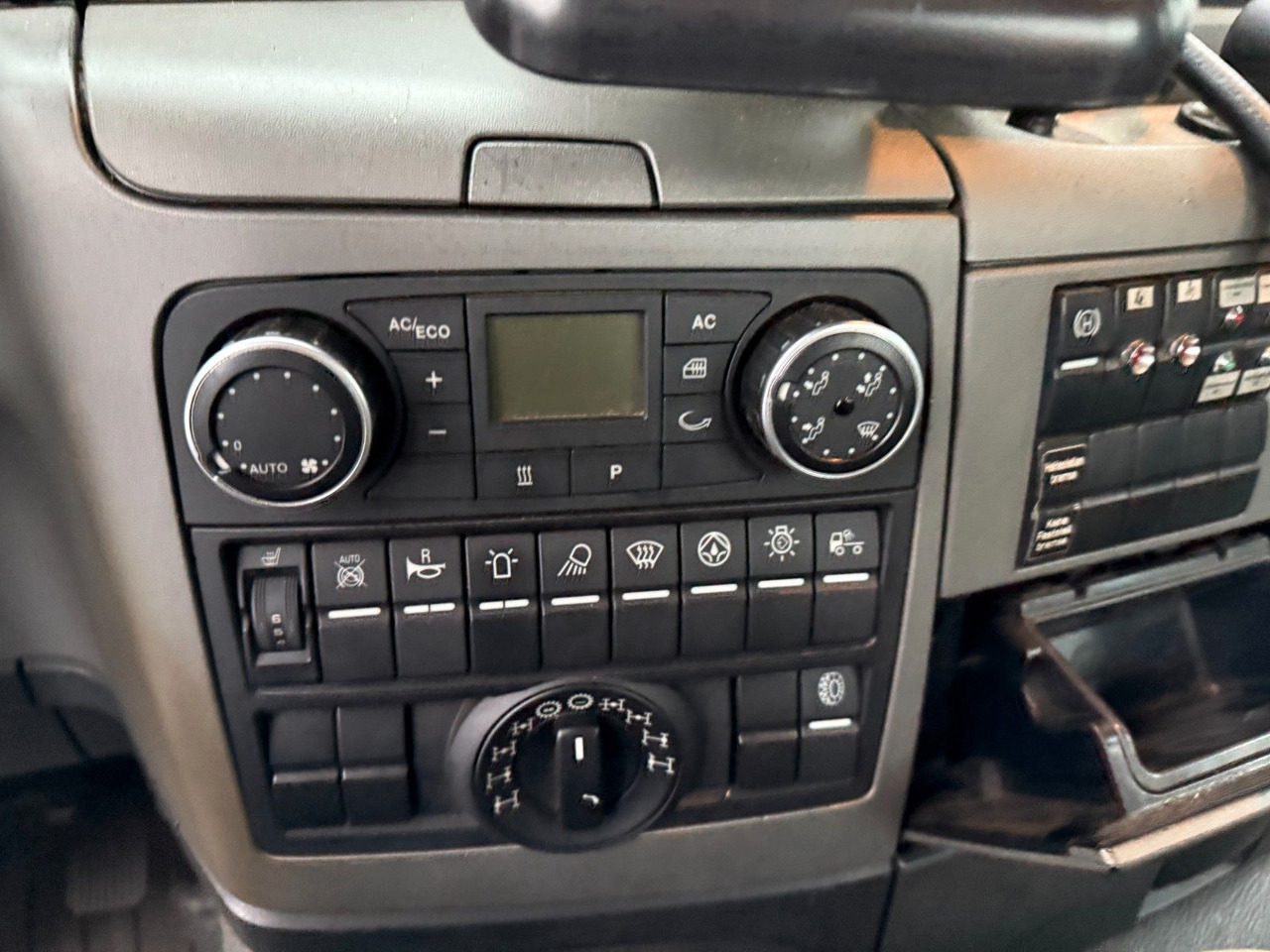 Крюковой мультилифт MAN TGS 33.400 6x6 Blattfederung Original 120500 km: фото 22 Крюковой мультилифт MAN TGS 33.400 6x6 Blattfederung Original 120500 km: фото 22