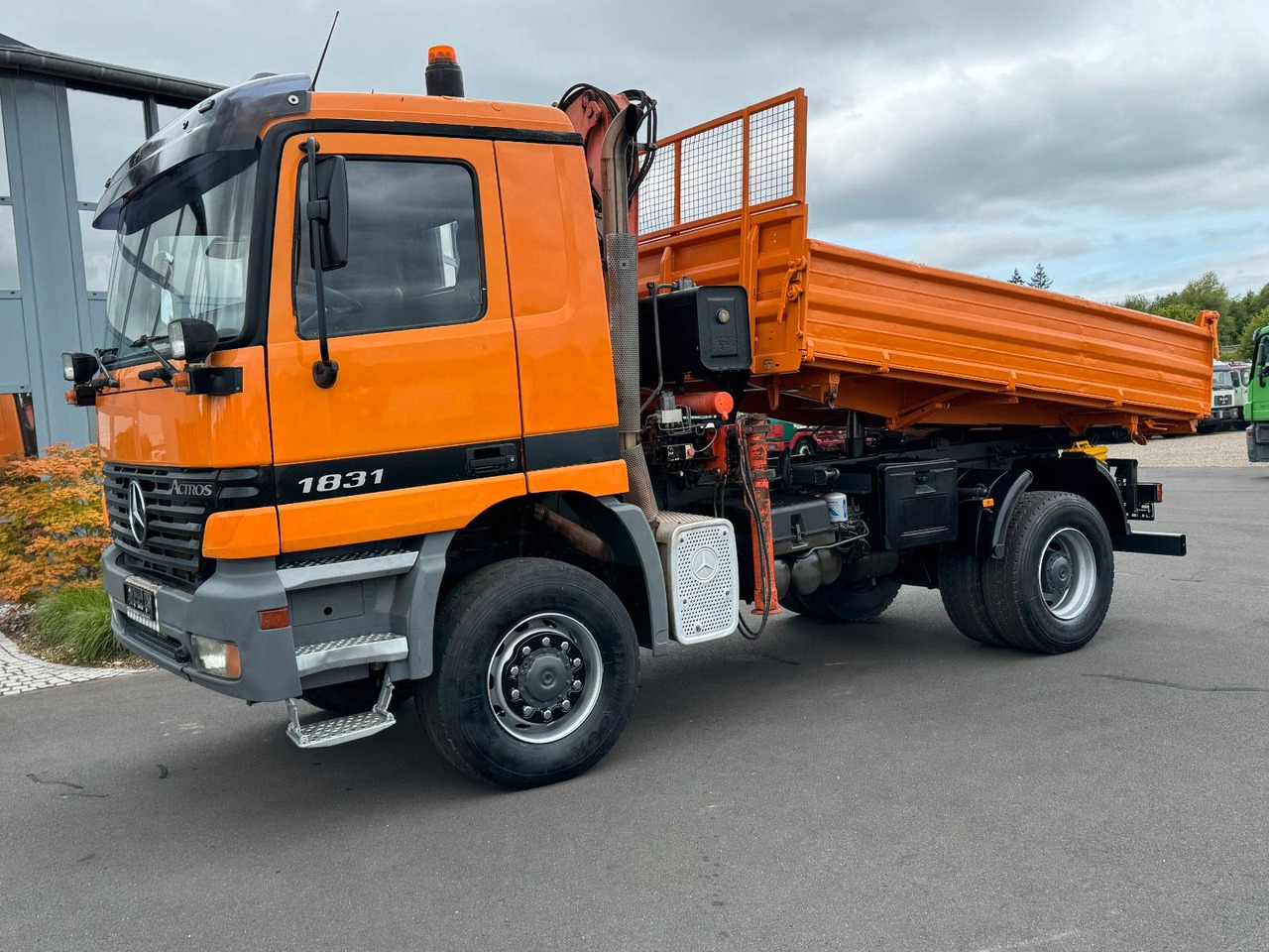 Mercedes-Benz Actros 1831 4x4 Kipper - Kran- Kupplung- Blattfe - Самосвал, Автоманипулятор: фото 1 Mercedes-Benz Actros 1831 4x4 Kipper - Kran- Kupplung- Blattfe - Самосвал, Автоманипулятор: фото 1