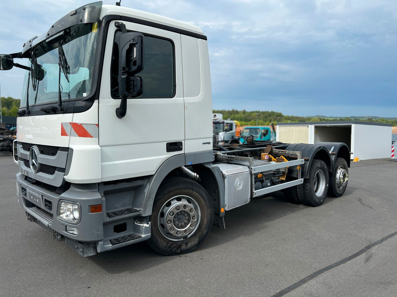 Mercedes-Benz Actros 2532 6x2 MP 3 Euro 5 10 x am Lager Mercedes-Benz Actros 2532 6x2 MP 3 Euro 5 10 x am Lager - Грузовик-шасси: фото 1 Mercedes-Benz Actros 2532 6x2 MP 3 Euro 5 10 x am Lager Mercedes-Benz Actros 2532 6x2 MP 3 Euro 5 10 x am Lager - Грузовик-шасси: фото 1