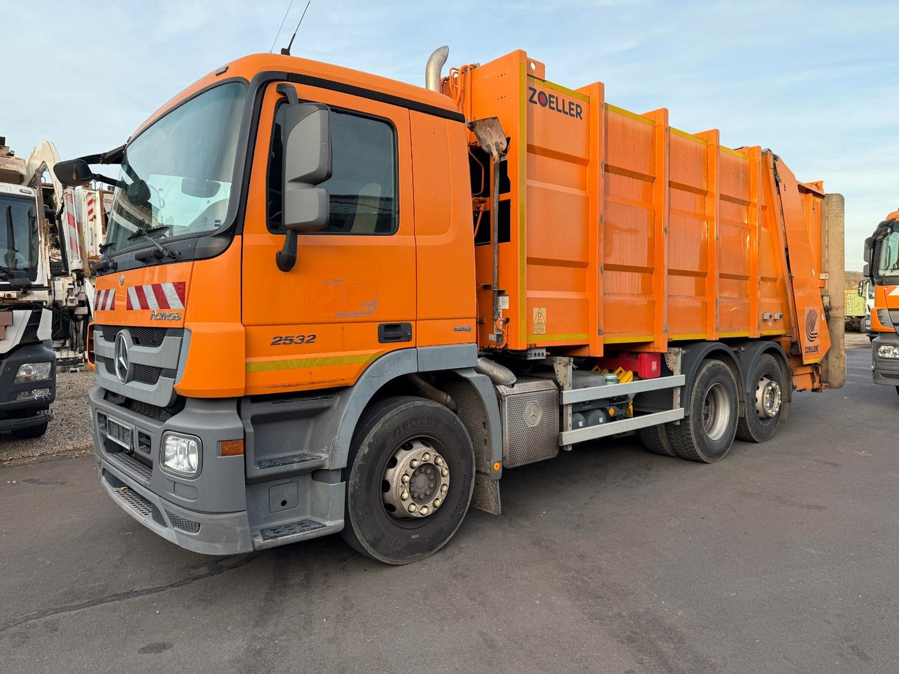 Mercedes-Benz Actros 2532 6x2 Zoeller Medium XL 21 - Мусоровоз: фото 1 Mercedes-Benz Actros 2532 6x2 Zoeller Medium XL 21 - Мусоровоз: фото 1