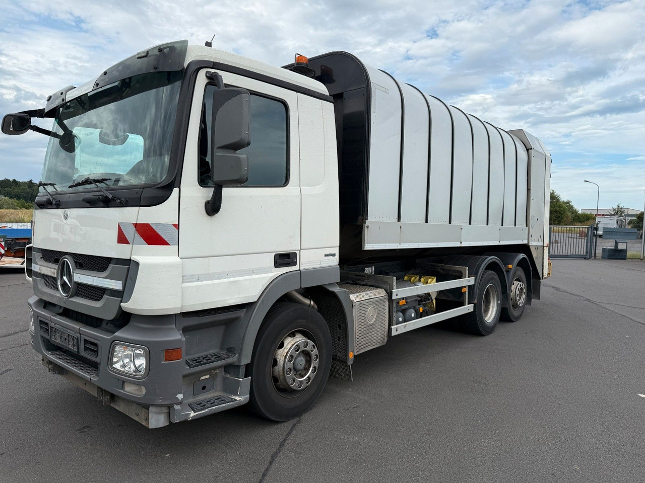 Mercedes-Benz Actros MP3 2532 6x2 Faun Rotorpress 521 - Мусоровоз: фото 1 Mercedes-Benz Actros MP3 2532 6x2 Faun Rotorpress 521 - Мусоровоз: фото 1