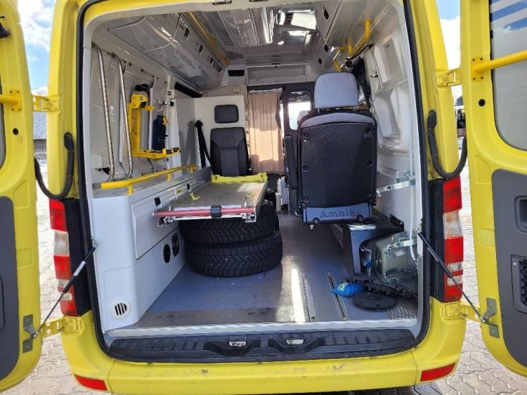 MERCEDES – BENZ SPRINTER 3.0D AMBULANCE (PROFILE) KLIMA 2.2016 EURO 6 - Машина скорой помощи: фото 4 MERCEDES – BENZ SPRINTER 3.0D AMBULANCE (PROFILE) KLIMA 2.2016 EURO 6 - Машина скорой помощи: фото 4