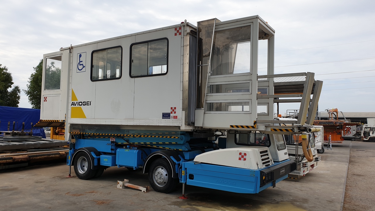AVIOGEI Ambulift E747 (Half Cab) - Амбулифт: фото 1 AVIOGEI Ambulift E747 (Half Cab) - Амбулифт: фото 1