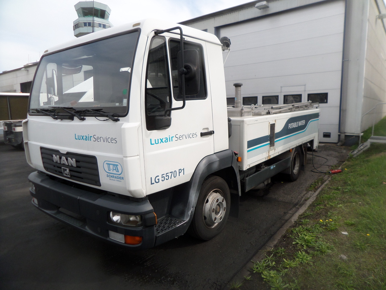 Schrader Water truck WSU 3000 MAN - Аэродромная техника: фото 1 Schrader Water truck WSU 3000 MAN - Аэродромная техника: фото 1