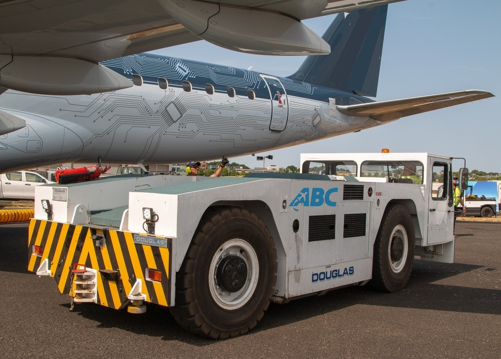 Douglas DC4H - Аэродромный тягач: фото 2 Douglas DC4H - Аэродромный тягач: фото 2