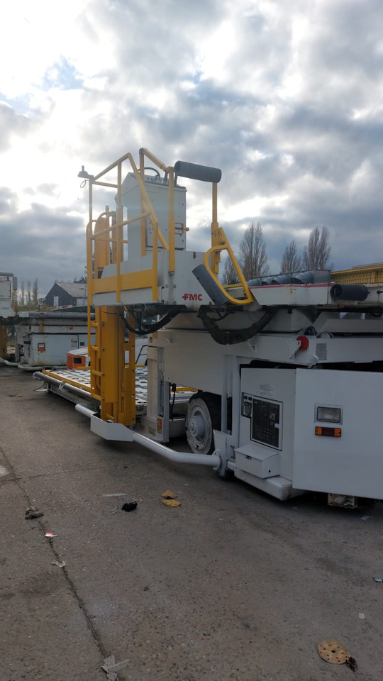 FMC loader Commander 15 Universal Main Deck - Перегружатель контейнеров и паллет: фото 5 FMC loader Commander 15 Universal Main Deck - Перегружатель контейнеров и паллет: фото 5