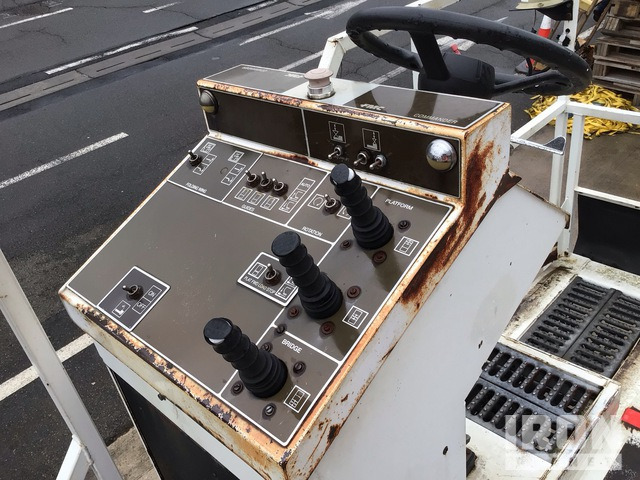 FMC loader Commander 15 Universal Main Deck - Перегружатель контейнеров и паллет: фото 4 FMC loader Commander 15 Universal Main Deck - Перегружатель контейнеров и паллет: фото 4