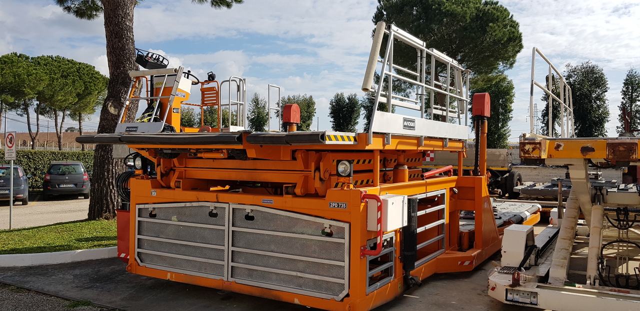 Main Deck Loader Aviogei 20 tons 2PU2000 - Перегружатель контейнеров и паллет: фото 1 Main Deck Loader Aviogei 20 tons 2PU2000 - Перегружатель контейнеров и паллет: фото 1