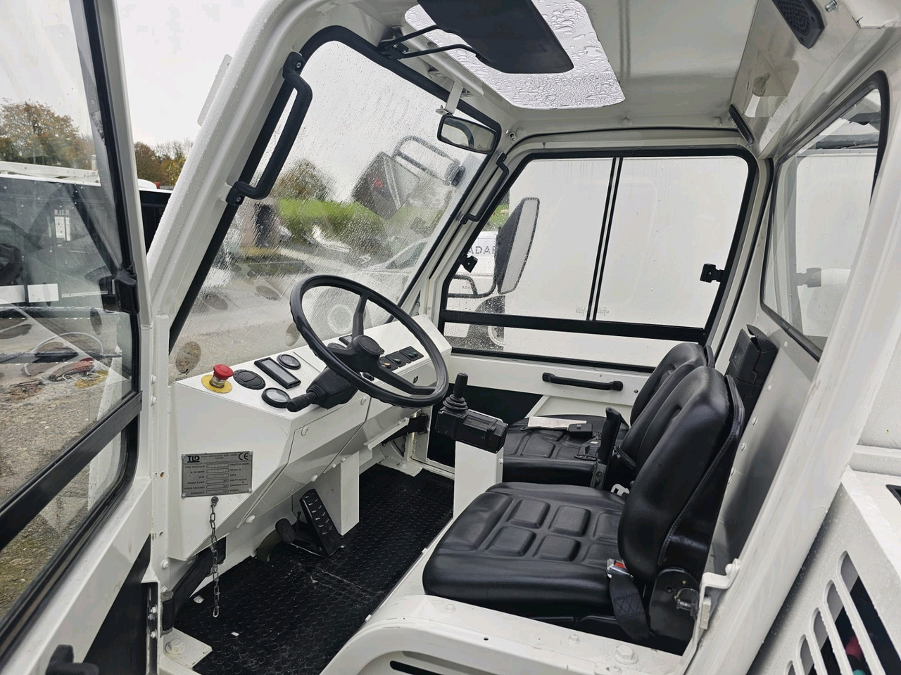 Pushback Tractor TLD TMX150-15 - Аэродромный тягач: фото 2 Pushback Tractor TLD TMX150-15 - Аэродромный тягач: фото 2