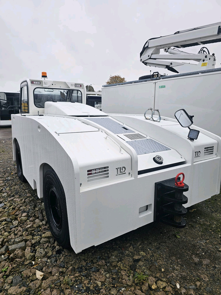 Pushback Tractor TLD TMX150-15 - Аэродромный тягач: фото 1 Pushback Tractor TLD TMX150-15 - Аэродромный тягач: фото 1