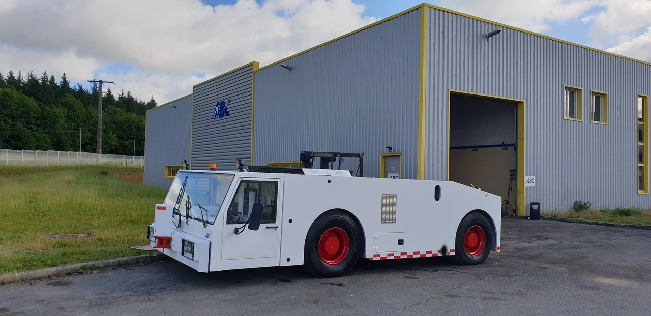 SOVAM K250 - Аэродромный тягач: фото 2 SOVAM K250 - Аэродромный тягач: фото 2