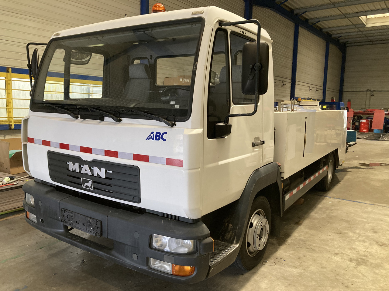 Zellinger Toilet truck TSU - Машина для обслуживания туалетных отсеков: фото 1 Zellinger Toilet truck TSU - Машина для обслуживания туалетных отсеков: фото 1