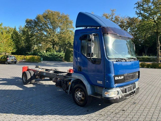DAF LF 220 FA45.220 LF - Грузовик-шасси: фото 2 DAF LF 220 FA45.220 LF - Грузовик-шасси: фото 2