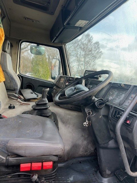 Volvo FM 12 FM12 8x4 Right Hand Drive - Самосвал: фото 5 Volvo FM 12 FM12 8x4 Right Hand Drive - Самосвал: фото 5