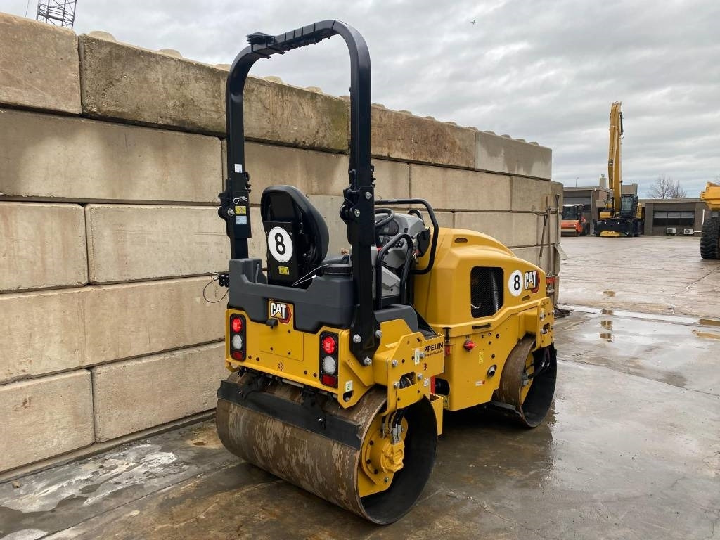 Новый Дорожный каток CAT CB 2.7: фото 6