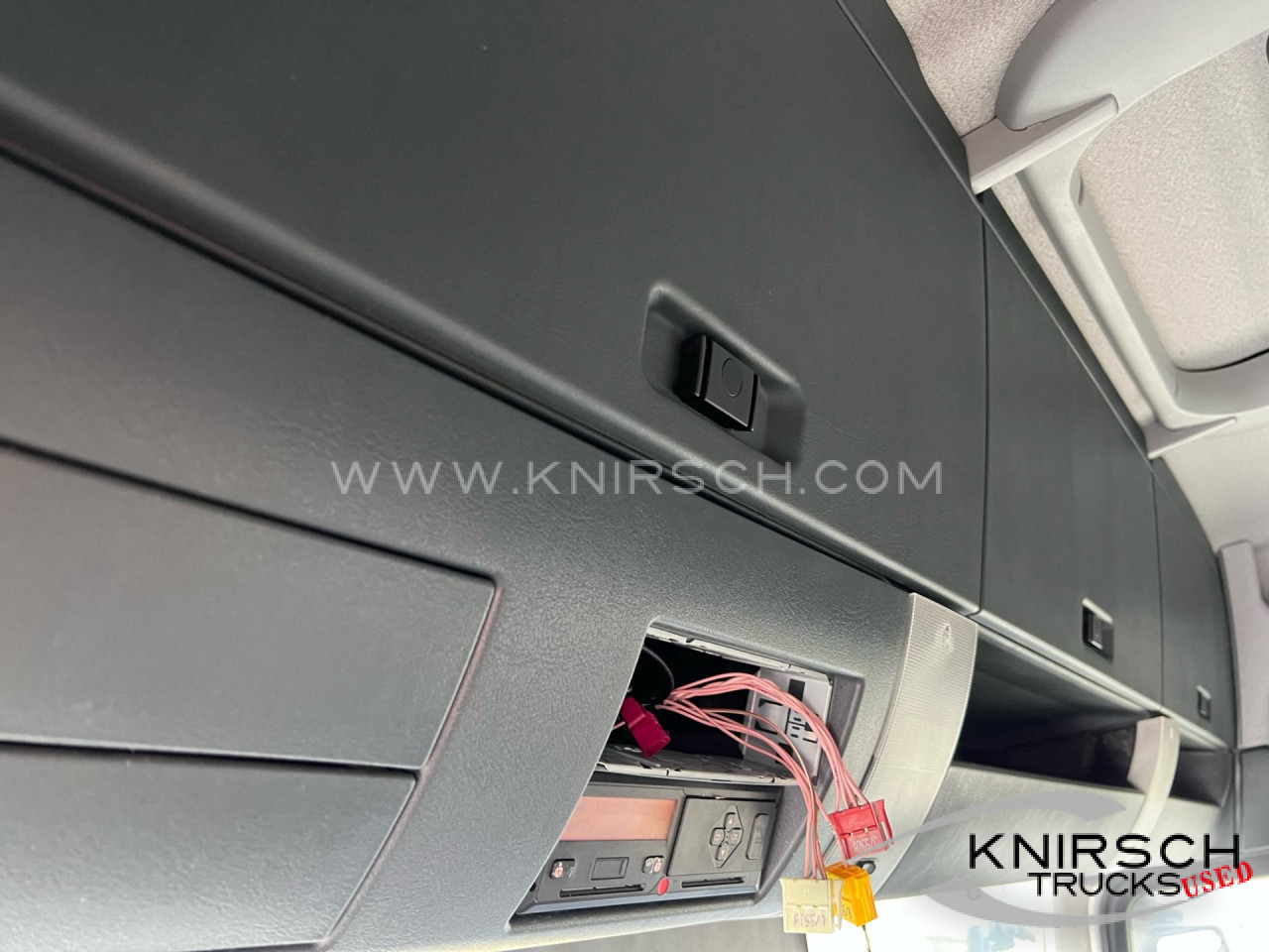 MAN TGA 26.480 Schwenkwandaufbau mit Böhm - Грузовик для перевозки напитков: фото 3 MAN TGA 26.480 Schwenkwandaufbau mit Böhm - Грузовик для перевозки напитков: фото 3