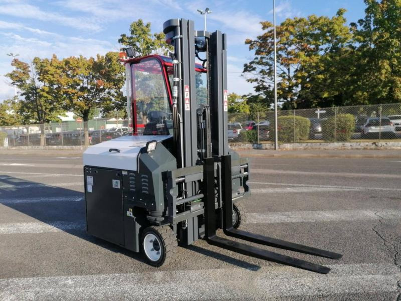 Amlift AGILIFT 3000E - Четырехсторонний погрузчик: фото 1 Amlift AGILIFT 3000E - Четырехсторонний погрузчик: фото 1