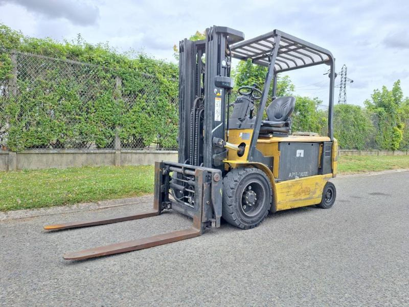 Caterpillar EP30K - Электропогрузчик: фото 1 Caterpillar EP30K - Электропогрузчик: фото 1