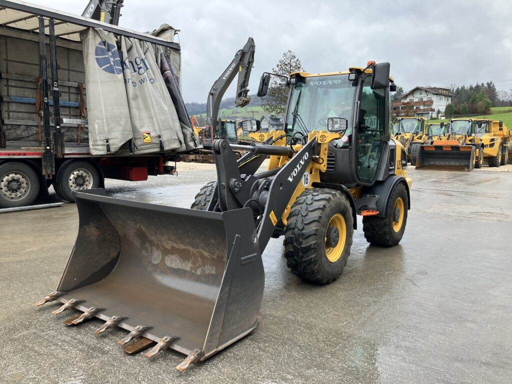 Volvo JL25H Electric - Мини-погрузчик с бортовым поворотом: фото 4 Volvo JL25H Electric - Мини-погрузчик с бортовым поворотом: фото 4