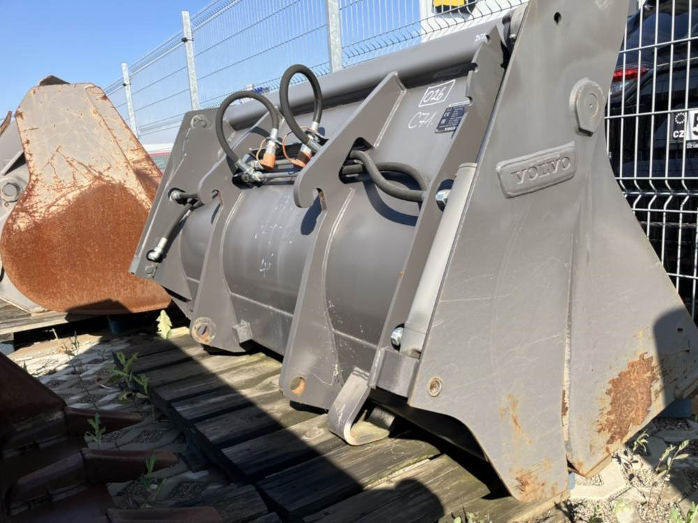 Volvo Klappschaufel mit Messer TPZ - Ковш: фото 2 Volvo Klappschaufel mit Messer TPZ - Ковш: фото 2