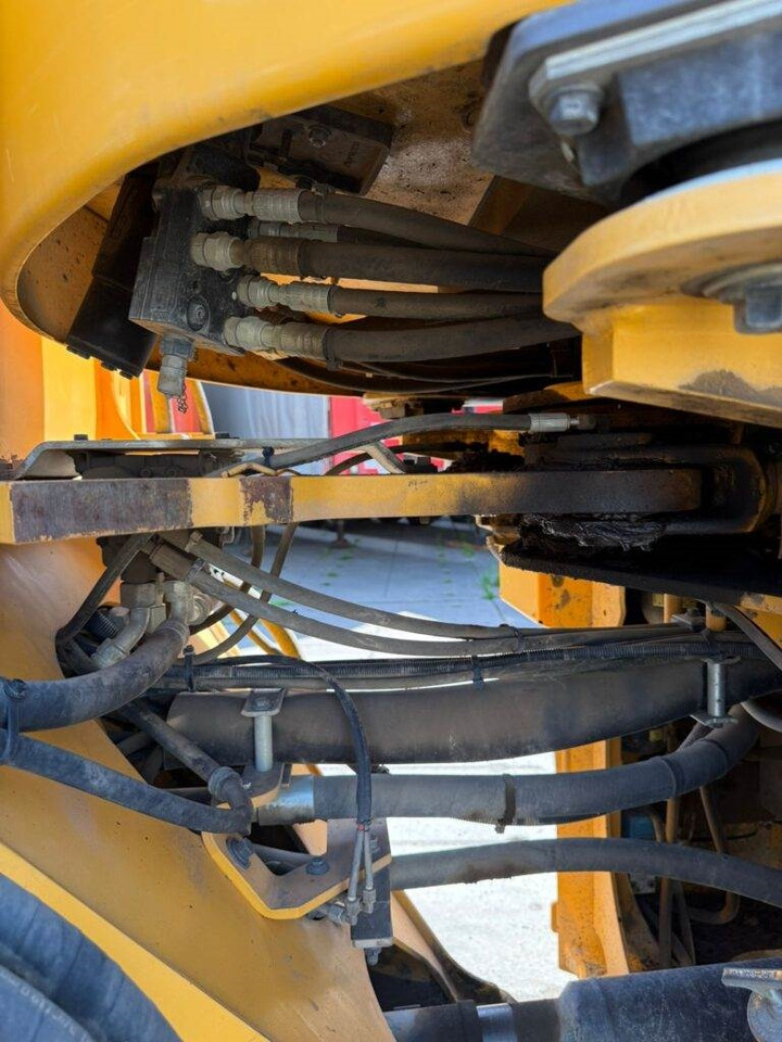 Колёсный погрузчик Volvo L60H: фото 10