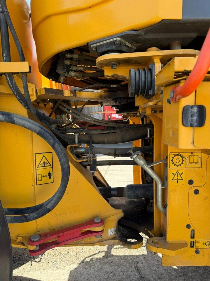 Колёсный погрузчик Volvo L60H: фото 8