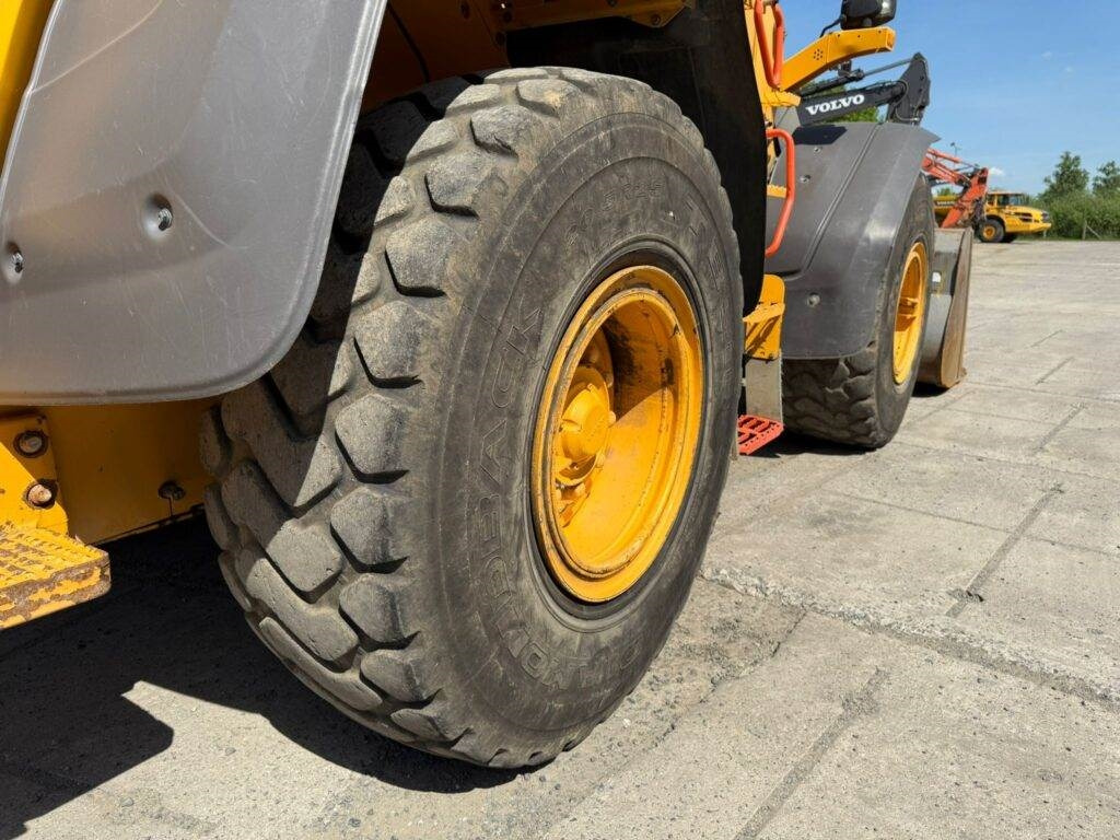 Колёсный погрузчик Volvo L60H: фото 16