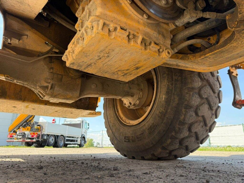 Колёсный погрузчик Volvo L60H: фото 13