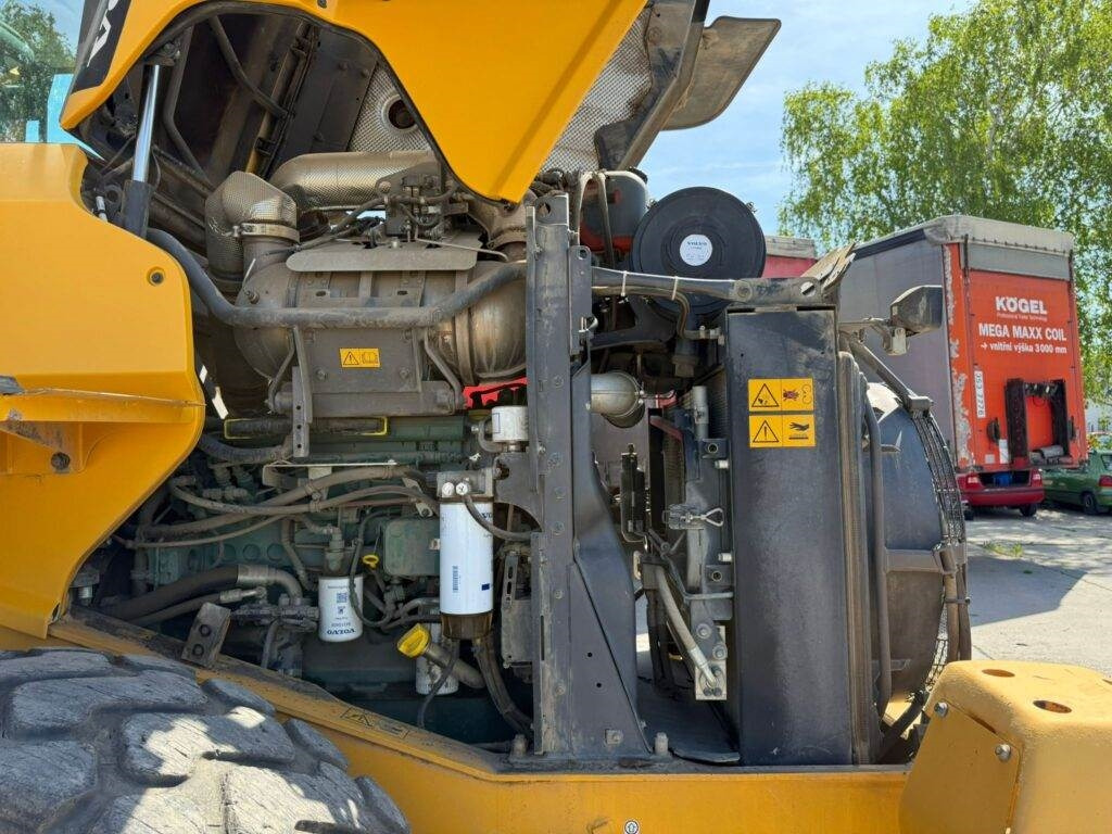 Колёсный погрузчик Volvo L60H: фото 9