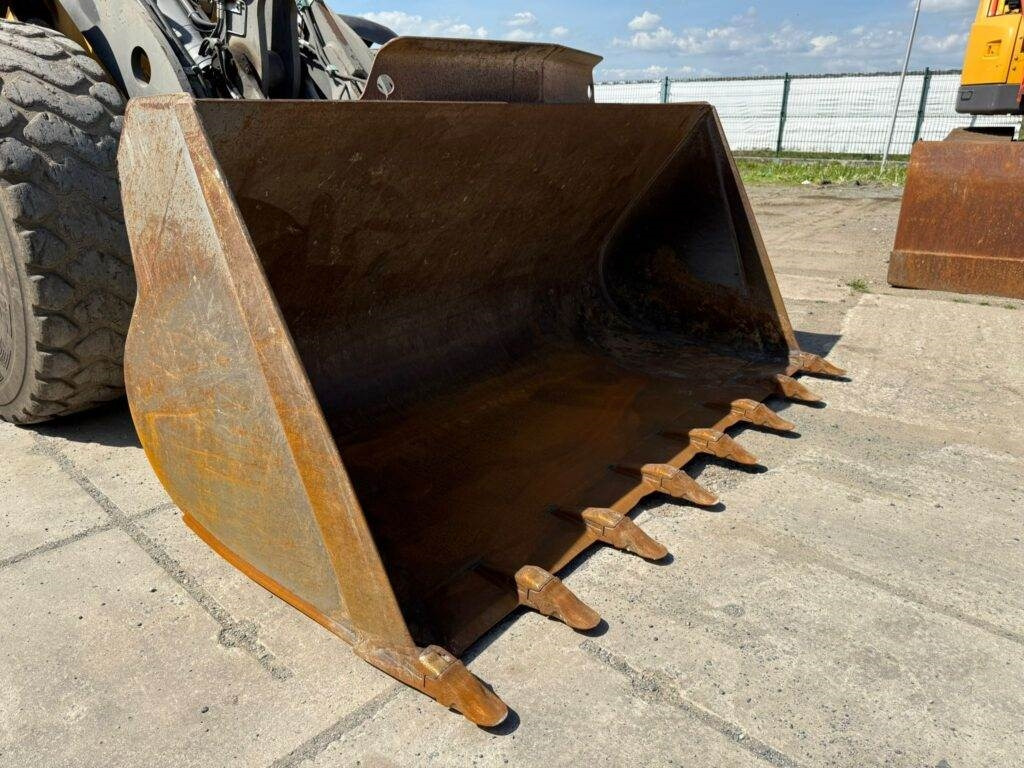 Колёсный погрузчик Volvo L60H: фото 21