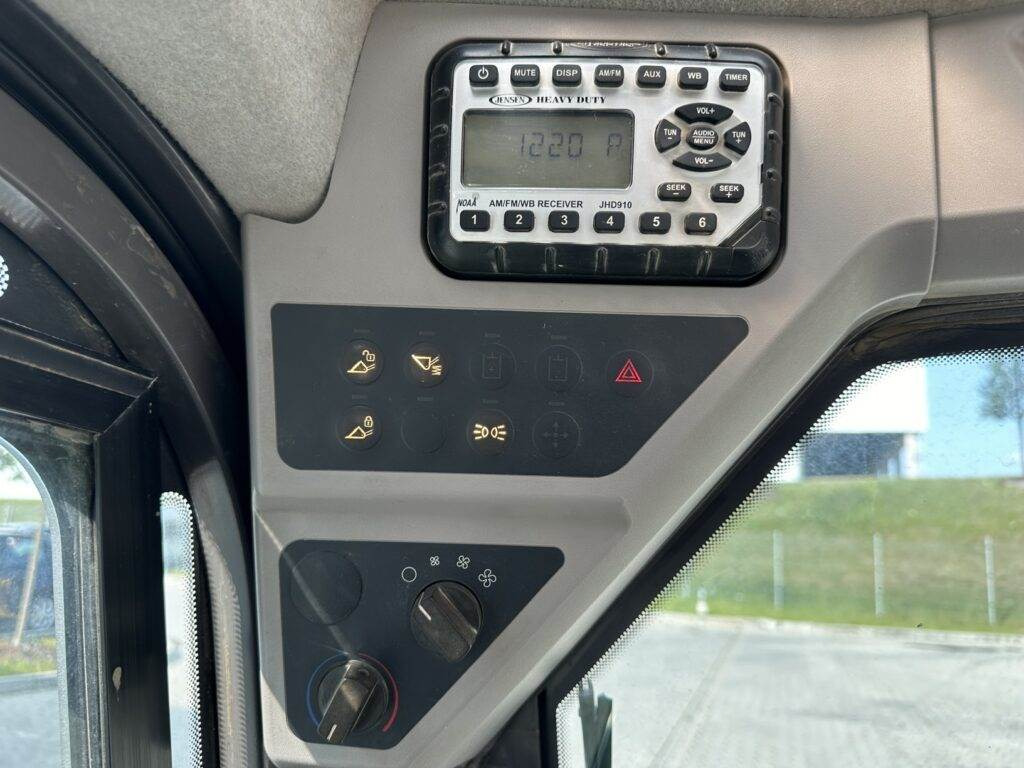 Мини-погрузчик с бортовым поворотом Volvo MC70C: фото 17