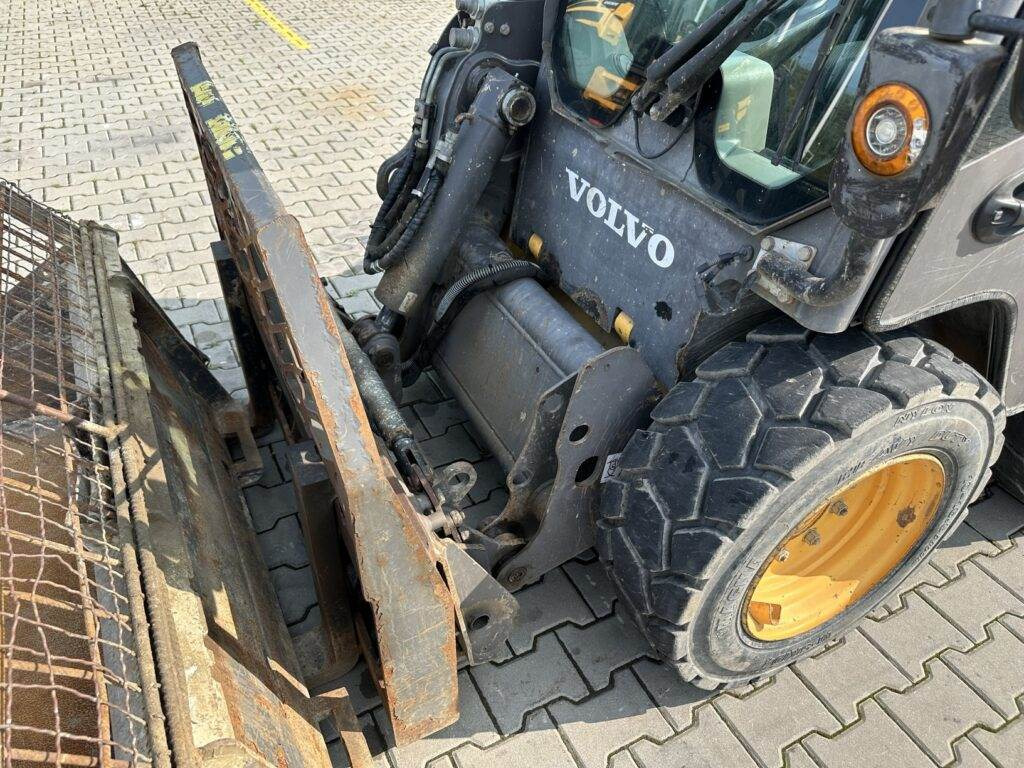 Мини-погрузчик с бортовым поворотом Volvo MC70C: фото 13