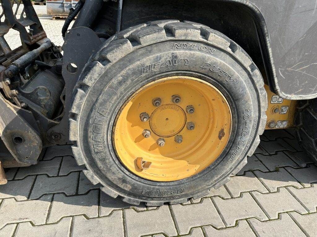Мини-погрузчик с бортовым поворотом Volvo MC70C: фото 8