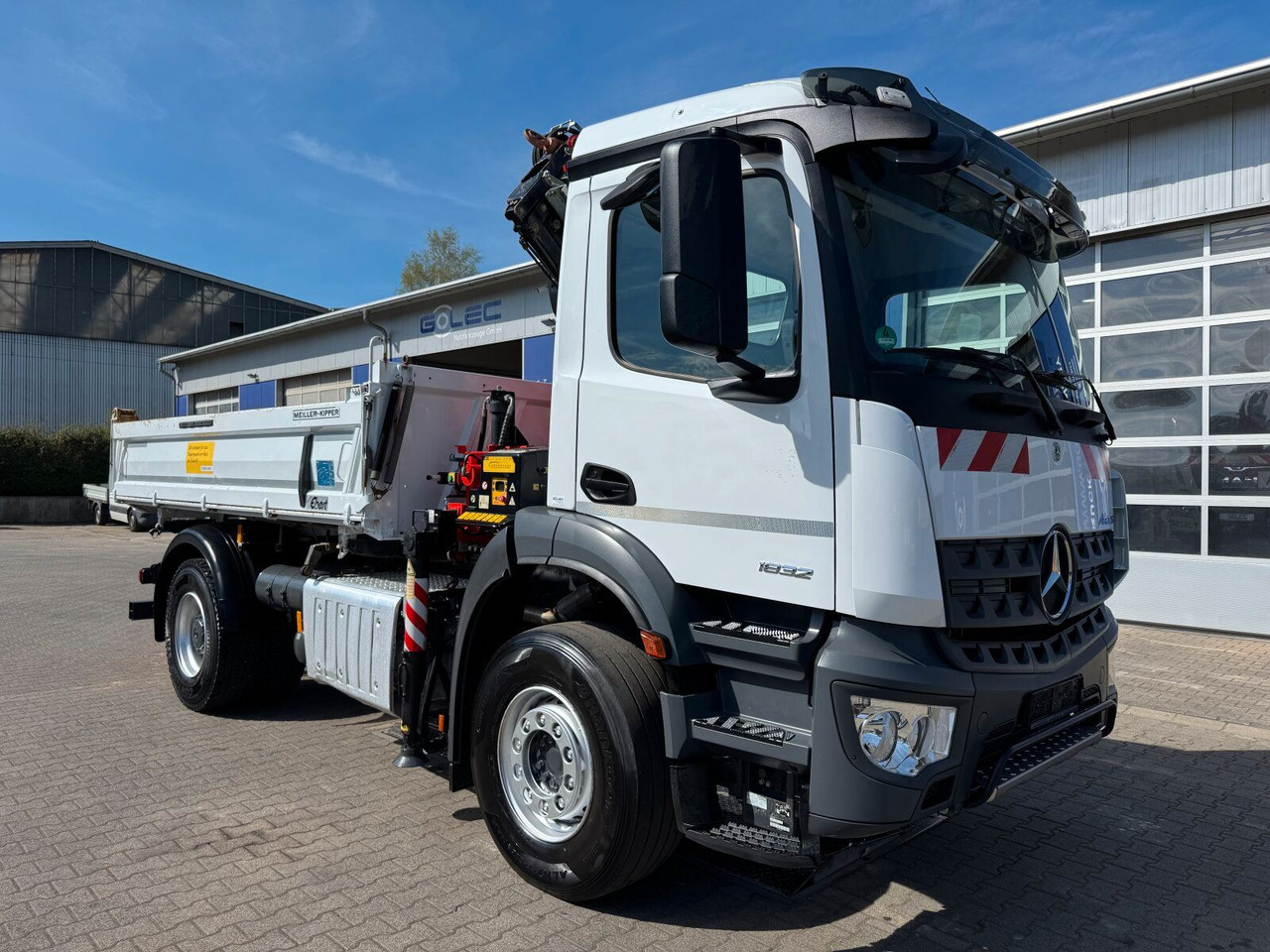 Mercedes-Benz AROCS 1832 4x2 Euro 6 Kipper Kran FASSI F120FB - Самосвал, Автоманипулятор: фото 1 Mercedes-Benz AROCS 1832 4x2 Euro 6 Kipper Kran FASSI F120FB - Самосвал, Автоманипулятор: фото 1