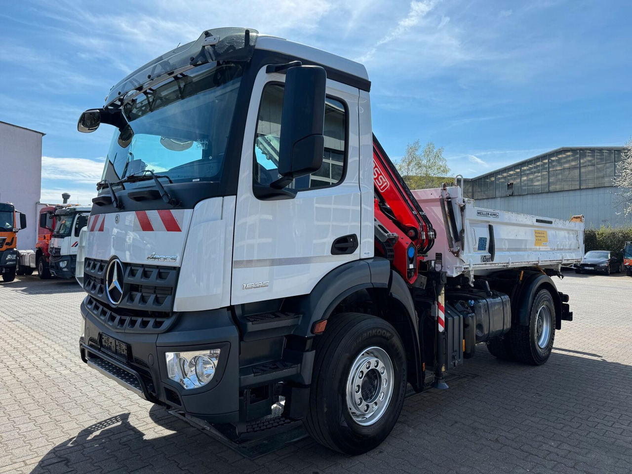 Mercedes-Benz AROCS 1832 4x2 Euro 6 Kipper Kran FASSI F120FB - Самосвал, Автоманипулятор: фото 2 Mercedes-Benz AROCS 1832 4x2 Euro 6 Kipper Kran FASSI F120FB - Самосвал, Автоманипулятор: фото 2