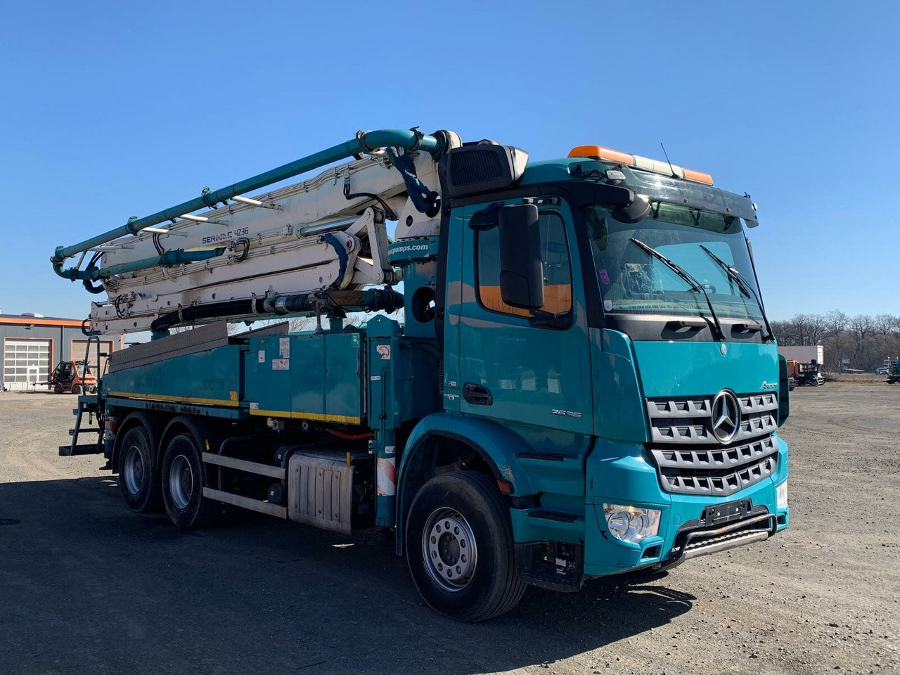 Mercedes-Benz AROCS 2636 6x4 Euro 6 Betonpumpe SERMAC 4Z36 - Автобетононасос: фото 2 Mercedes-Benz AROCS 2636 6x4 Euro 6 Betonpumpe SERMAC 4Z36 - Автобетононасос: фото 2