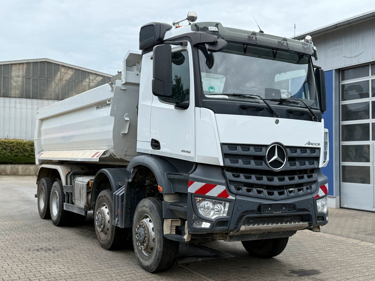 Mercedes-Benz AROCS 4145 8x8 Meiller Muldenkipper - Портальный бункеровоз: фото 1 Mercedes-Benz AROCS 4145 8x8 Meiller Muldenkipper - Портальный бункеровоз: фото 1