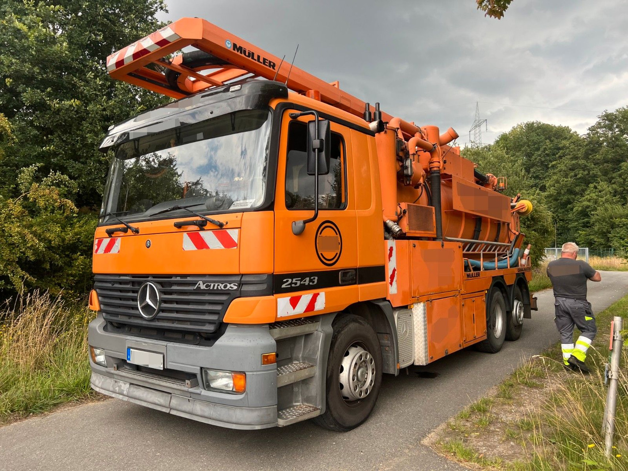 Mercedes-Benz Actros 2543 6x2 Kanalreiniger MÜLLER 12.000 L - Ассенизатор: фото 1 Mercedes-Benz Actros 2543 6x2 Kanalreiniger MÜLLER 12.000 L - Ассенизатор: фото 1