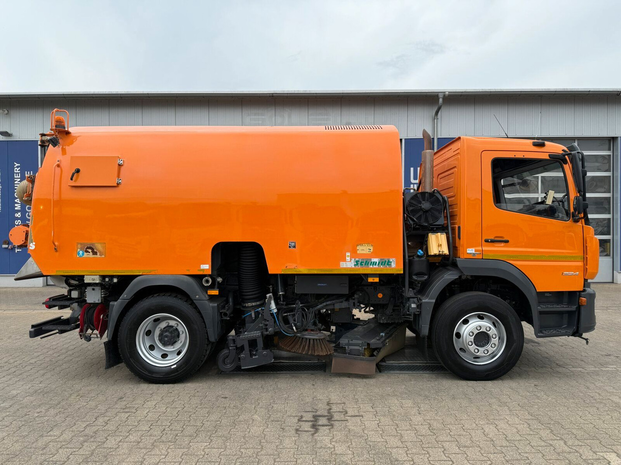 Mercedes-Benz Atego 1324 4x2 Kehrmaschine Schmidt SKF S7B 7 m³ - Подметально-уборочная машина: фото 2 Mercedes-Benz Atego 1324 4x2 Kehrmaschine Schmidt SKF S7B 7 m³ - Подметально-уборочная машина: фото 2