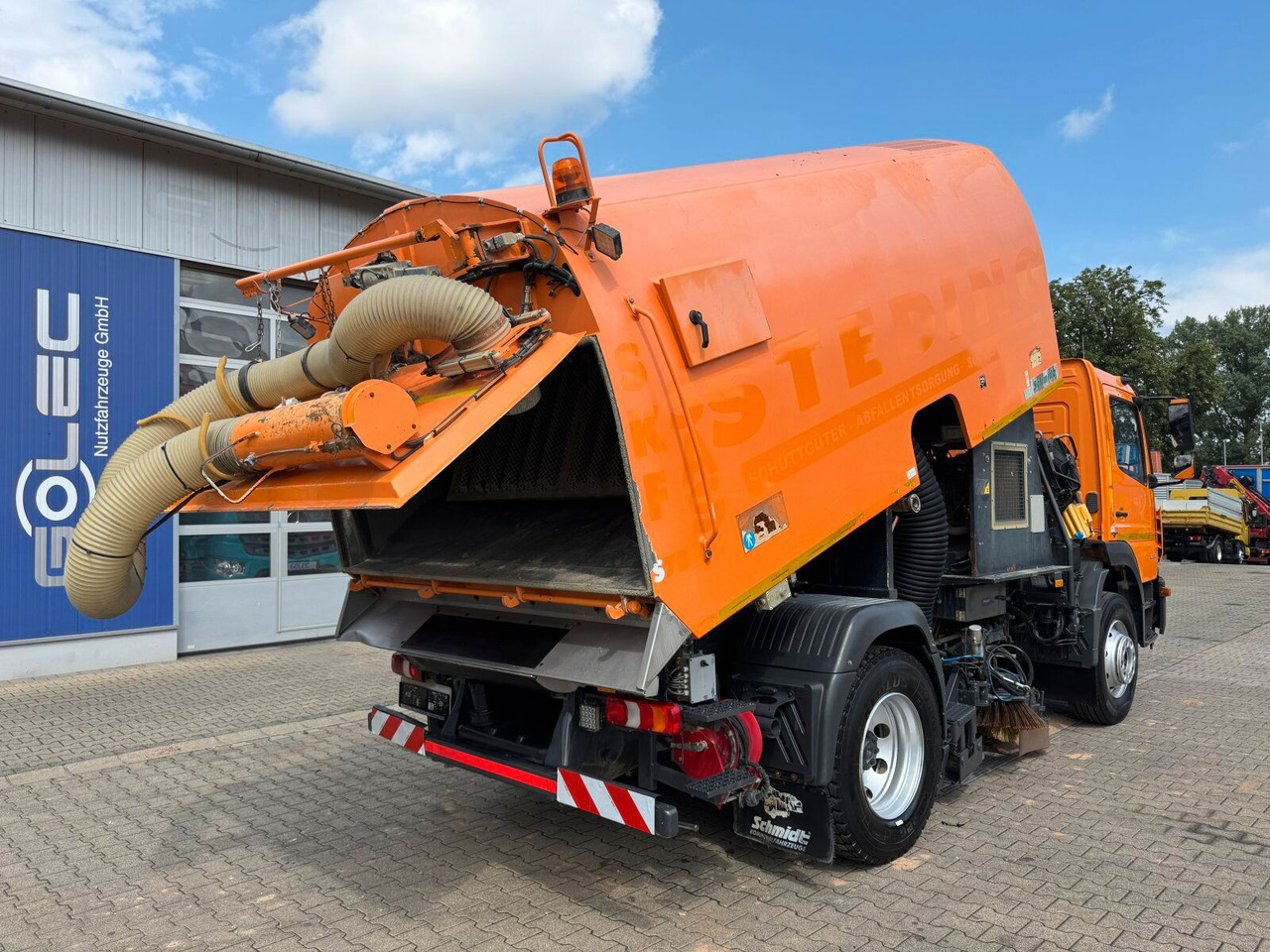 Mercedes-Benz Atego 1324 4x2 Kehrmaschine Schmidt SKF S7B 7 m³ - Подметально-уборочная машина: фото 4 Mercedes-Benz Atego 1324 4x2 Kehrmaschine Schmidt SKF S7B 7 m³ - Подметально-уборочная машина: фото 4