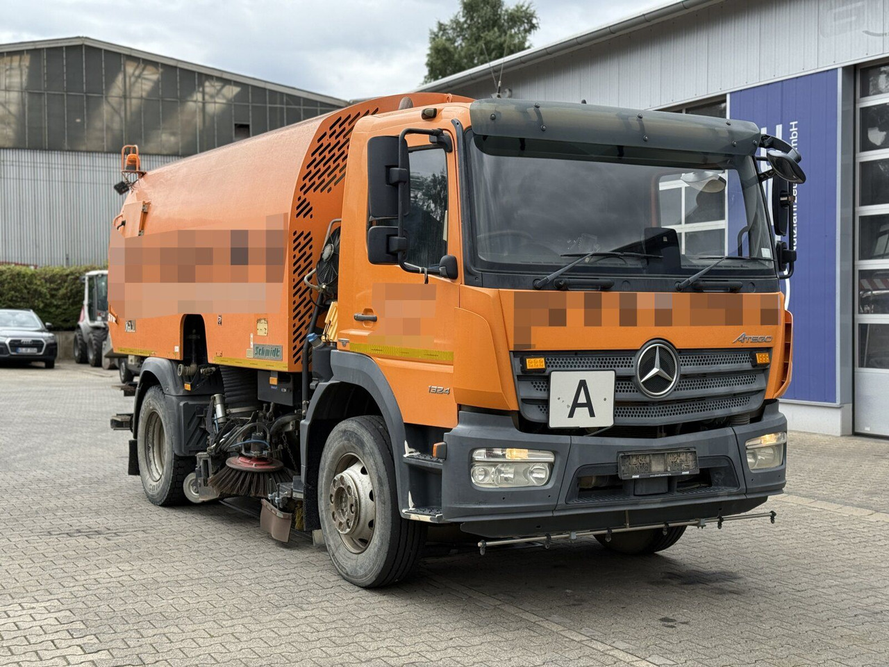 Mercedes-Benz Atego 1324 4x2 Kehrmaschine Schmidt SKF S7B 7 m³ - Подметально-уборочная машина: фото 1 Mercedes-Benz Atego 1324 4x2 Kehrmaschine Schmidt SKF S7B 7 m³ - Подметально-уборочная машина: фото 1