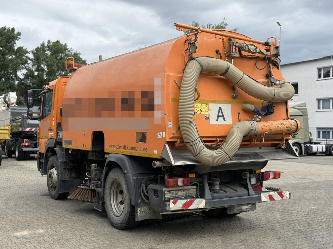 Mercedes-Benz Atego 1324 4x2 Kehrmaschine Schmidt SKF S7B 7 m³ - Подметально-уборочная машина: фото 5 Mercedes-Benz Atego 1324 4x2 Kehrmaschine Schmidt SKF S7B 7 m³ - Подметально-уборочная машина: фото 5