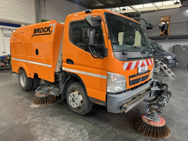 Mitsubishi Canter FUSO Kehrmaschine BROCK SL140 4 m³ - Подметально-уборочная машина: фото 1 Mitsubishi Canter FUSO Kehrmaschine BROCK SL140 4 m³ - Подметально-уборочная машина: фото 1