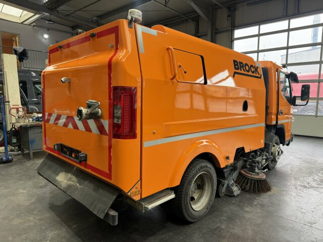 Mitsubishi Canter FUSO Kehrmaschine BROCK SL140 4 m³ - Подметально-уборочная машина: фото 4 Mitsubishi Canter FUSO Kehrmaschine BROCK SL140 4 m³ - Подметально-уборочная машина: фото 4