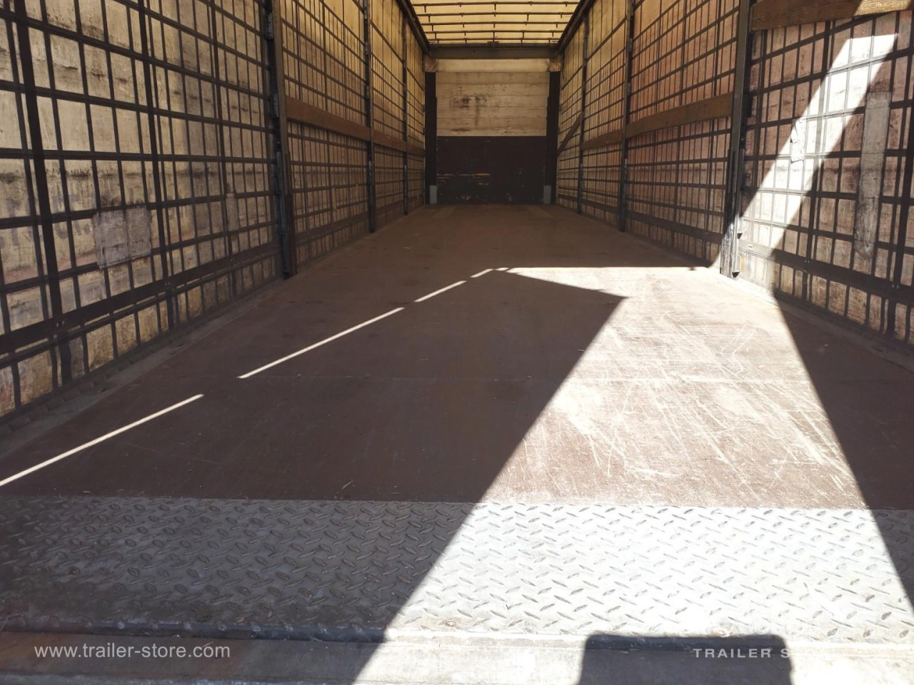 SCHMITZ Curtainsider Standard - Тентованный полуприцеп: фото 3 SCHMITZ Curtainsider Standard - Тентованный полуприцеп: фото 3