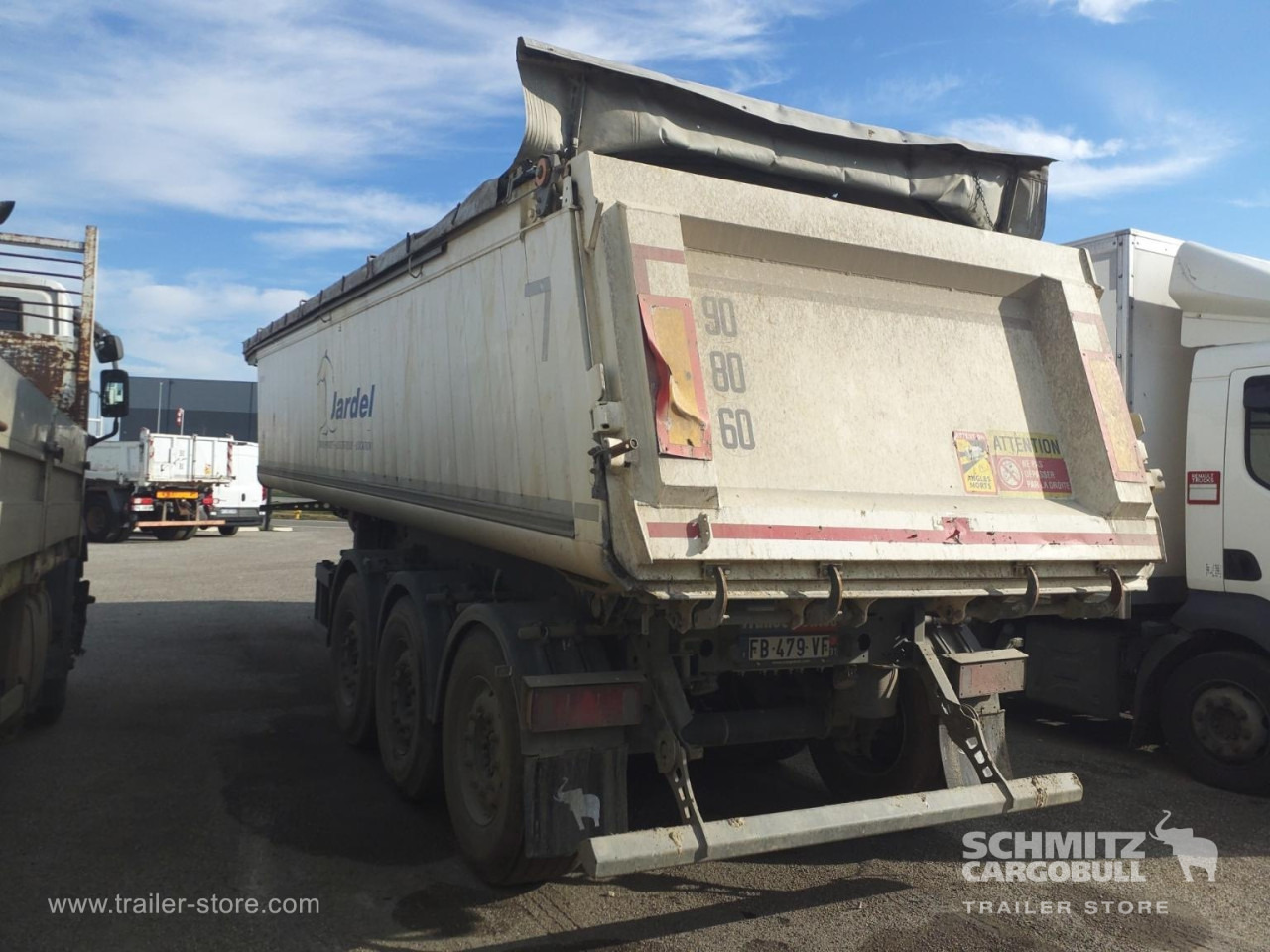SCHMITZ Tipper Alu-square sided body 24m³ - Самосвальный полуприцеп: фото 2 SCHMITZ Tipper Alu-square sided body 24m³ - Самосвальный полуприцеп: фото 2